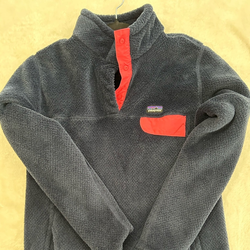 Patagonia girls navy blue and coral trim. Very cute color combo.